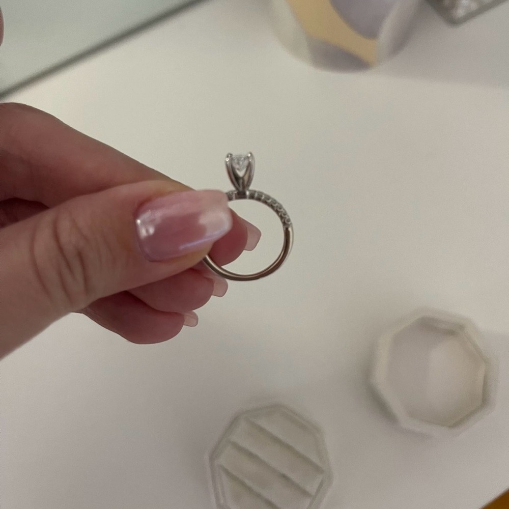 Stunning Silver Solitaire Ring - image 3